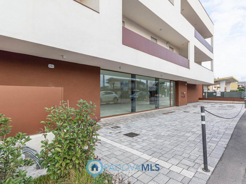 NEGOZIO COMMERCIALE ZONA VOLTABAROZZO (PD)

Immobile in esclusiva al Gruppo Padova MLS

Negozio d...