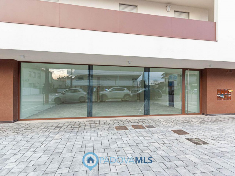 NEGOZIO COMMERCIALE ZONA VOLTABAROZZO (PD)

Immobile in esclusiva al Gruppo Padova MLS

Negozio d...