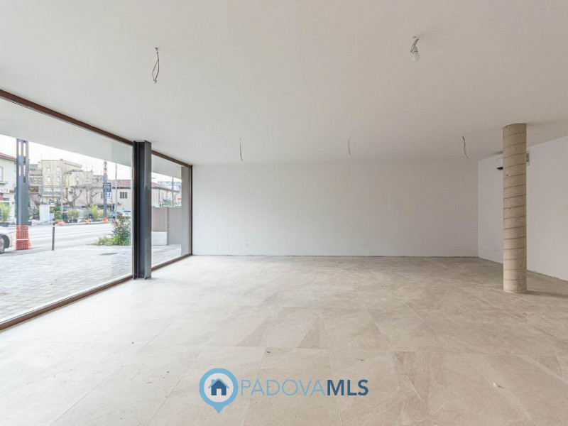 NEGOZIO COMMERCIALE ZONA VOLTABAROZZO (PD)

Immobile in esclusiva al Gruppo Padova MLS

Negozio d...