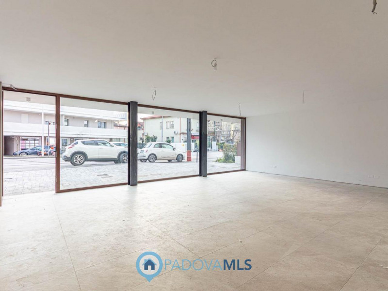 NEGOZIO COMMERCIALE ZONA VOLTABAROZZO (PD)

Immobile in esclusiva al Gruppo Padova MLS

Negozio d...