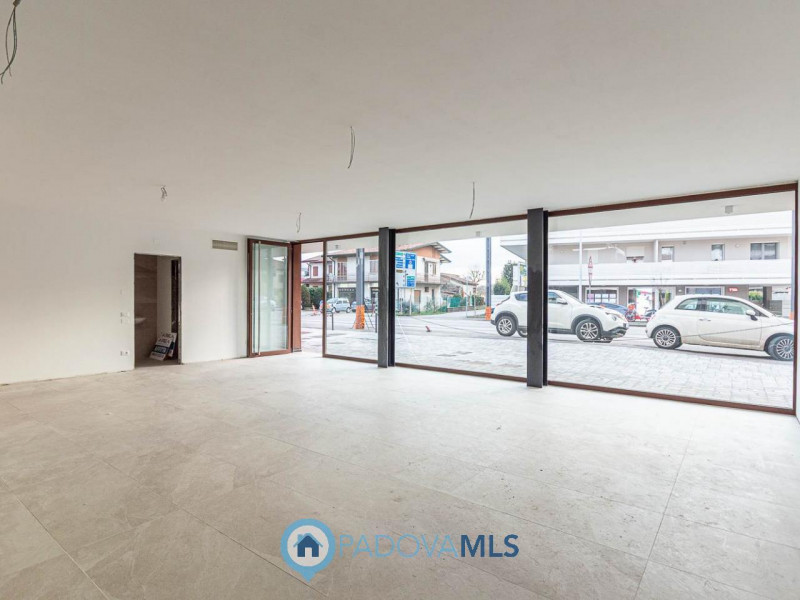 NEGOZIO COMMERCIALE ZONA VOLTABAROZZO (PD)

Immobile in esclusiva al Gruppo Padova MLS

Negozio d...