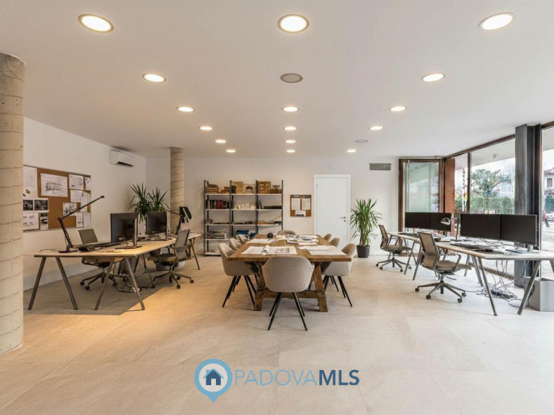 NEGOZIO COMMERCIALE ZONA VOLTABAROZZO (PD)

Immobile in esclusiva al Gruppo Padova MLS

Negozio d...