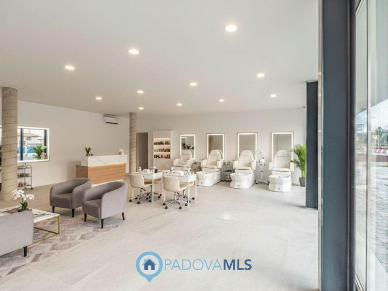 NEGOZIO COMMERCIALE ZONA VOLTABAROZZO (PD)

Immobile in esclusiva al Gruppo Padova MLS

Negozio d...