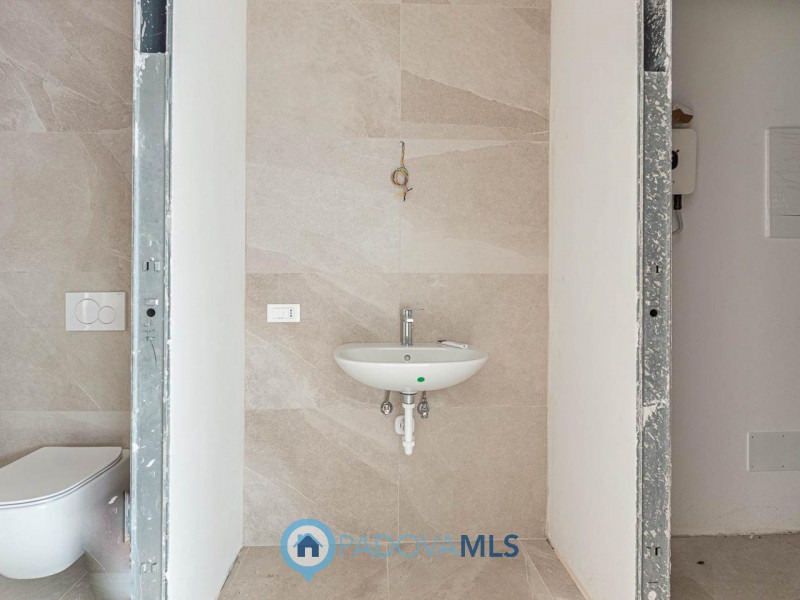 NEGOZIO COMMERCIALE ZONA VOLTABAROZZO (PD)

Immobile in esclusiva al Gruppo Padova MLS

Negozio d...