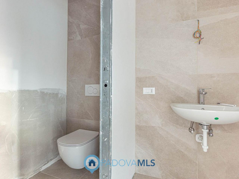 NEGOZIO COMMERCIALE ZONA VOLTABAROZZO (PD)

Immobile in esclusiva al Gruppo Padova MLS

Negozio d...