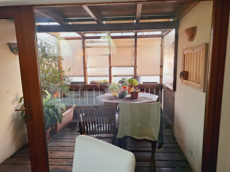 L'agenzia Iris è lieta di presentare in vendita un affascinante appartamento quadrilocale situato...