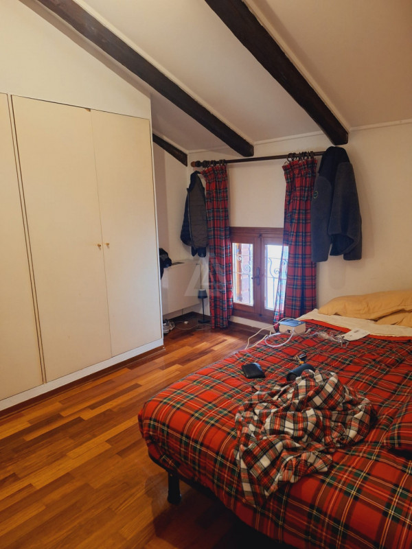 L'agenzia Iris è lieta di presentare in vendita un affascinante appartamento quadrilocale situato...