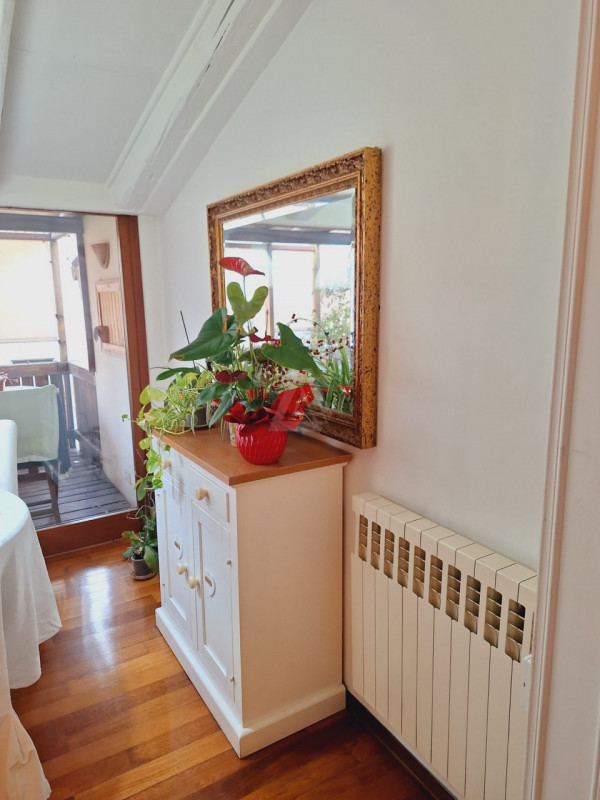 L'agenzia Iris è lieta di presentare in vendita un affascinante appartamento quadrilocale situato...