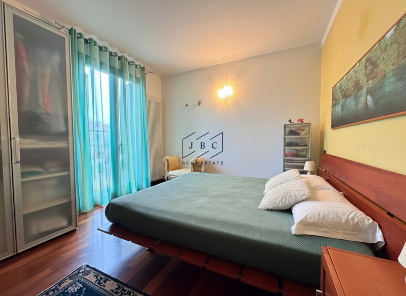 ODERZO - In esclusiva proponiamo una splendida porzione di testa in villa trifamiliare situata ne...