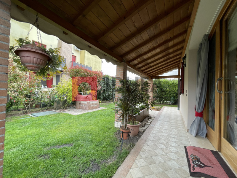 CARBONERA:MIGNAGOLA

In piacevole zona residenziale, su strada cieca a due passi dal centro di Mi...