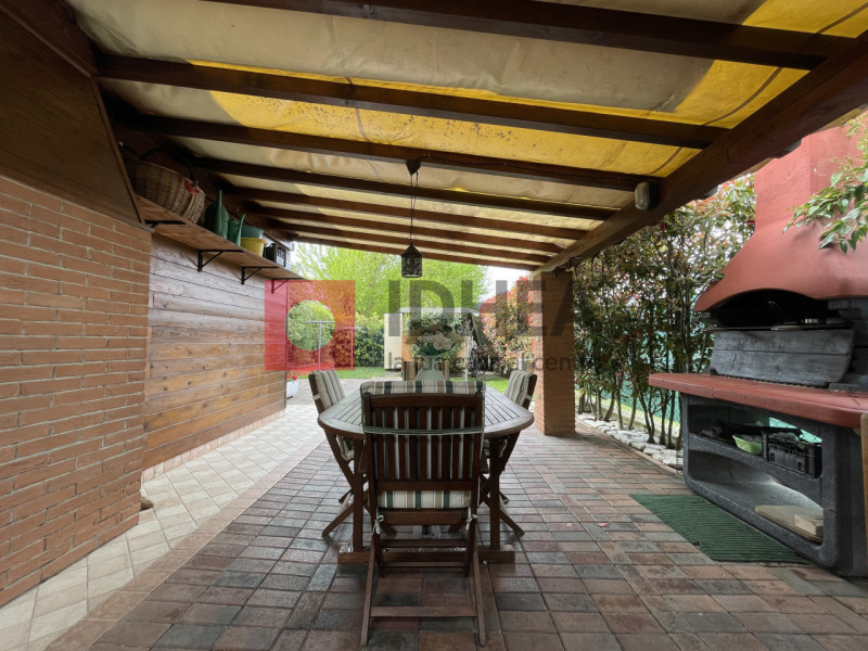 CARBONERA:MIGNAGOLA

In piacevole zona residenziale, su strada cieca a due passi dal centro di Mi...