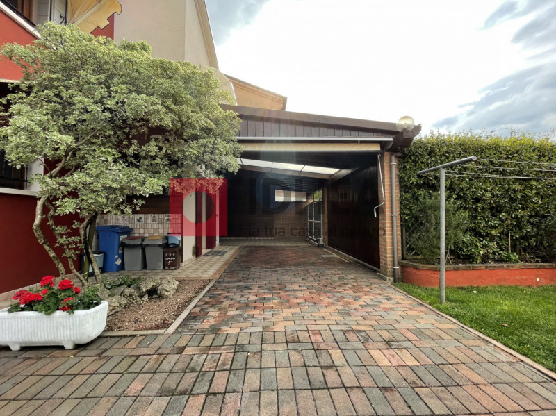 CARBONERA:MIGNAGOLA

In piacevole zona residenziale, su strada cieca a due passi dal centro di Mi...