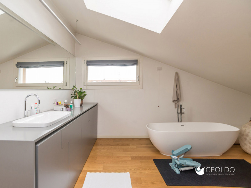 SANTA MARIA DI SALA: località Caselle di Santa Maria di Sala ATTICO DI DESIGN LUMINOSO, COMPLETAM...