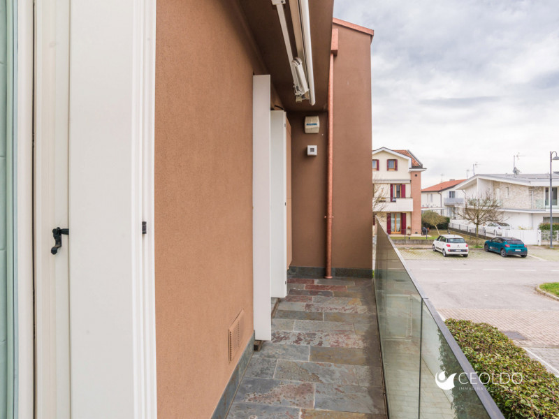 SANTA MARIA DI SALA: località Caselle di Santa Maria di Sala ATTICO DI DESIGN LUMINOSO, COMPLETAM...