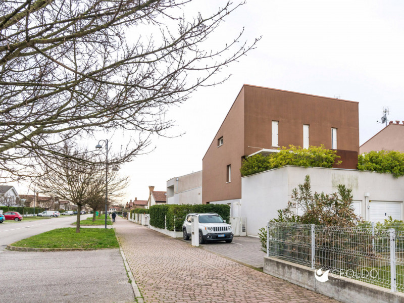 SANTA MARIA DI SALA: località Caselle di Santa Maria di Sala ATTICO DI DESIGN LUMINOSO, COMPLETAM...