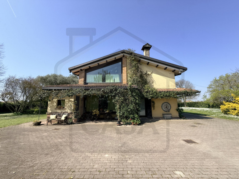 PADOVA - Scoprite questa magnifica villa veneta situata nel cuore della tranquilla zona di Salbor...