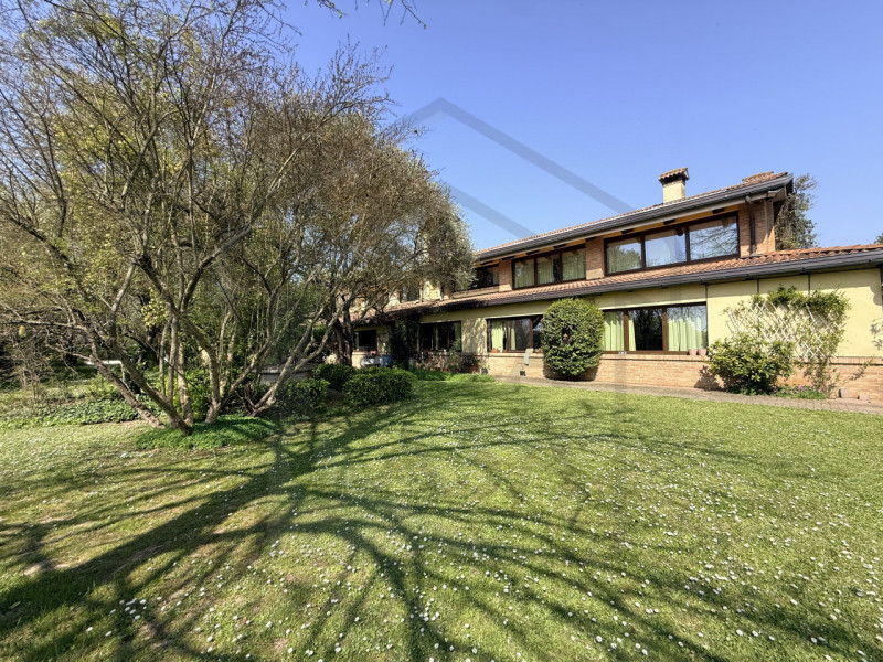 PADOVA - Scoprite questa magnifica villa veneta situata nel cuore della tranquilla zona di Salbor...