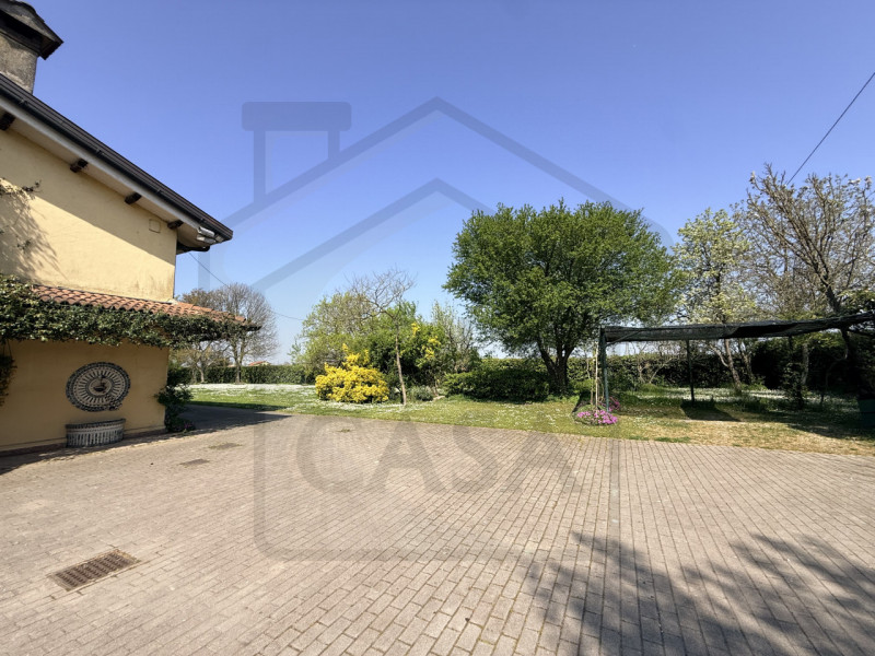 PADOVA - Scoprite questa magnifica villa veneta situata nel cuore della tranquilla zona di Salbor...