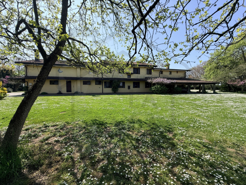 PADOVA - Scoprite questa magnifica villa veneta situata nel cuore della tranquilla zona di Salbor...