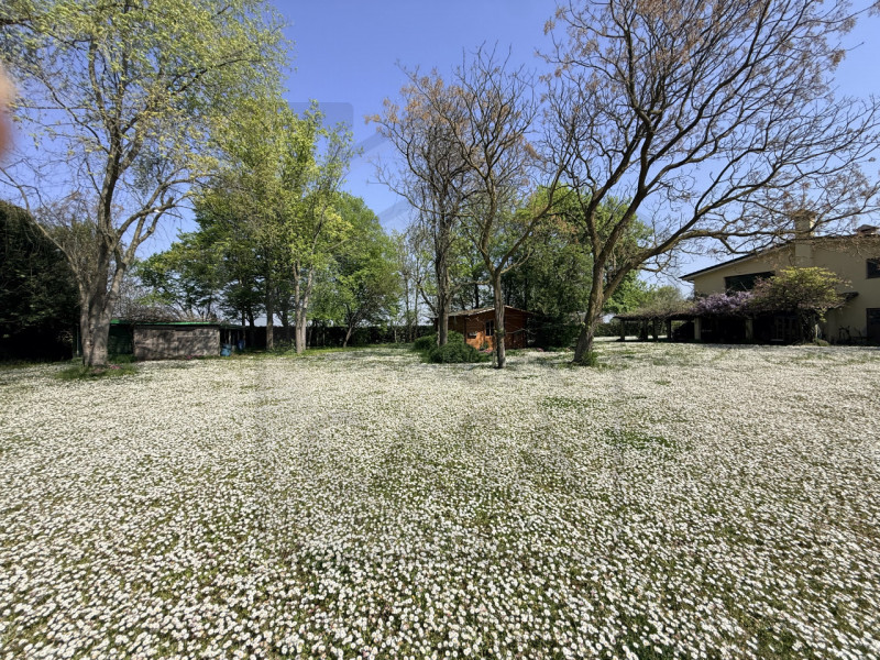 PADOVA - Scoprite questa magnifica villa veneta situata nel cuore della tranquilla zona di Salbor...