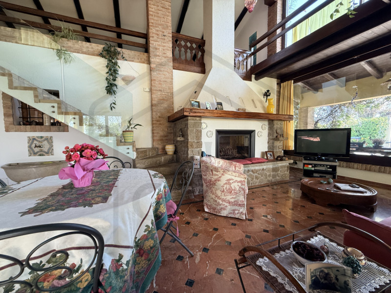 PADOVA - Scoprite questa magnifica villa veneta situata nel cuore della tranquilla zona di Salbor...