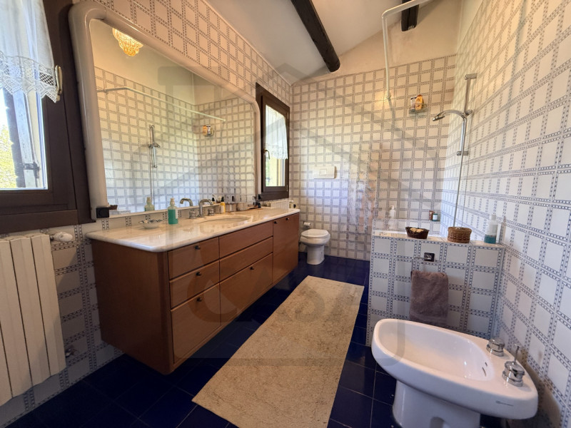 PADOVA - Scoprite questa magnifica villa veneta situata nel cuore della tranquilla zona di Salbor...