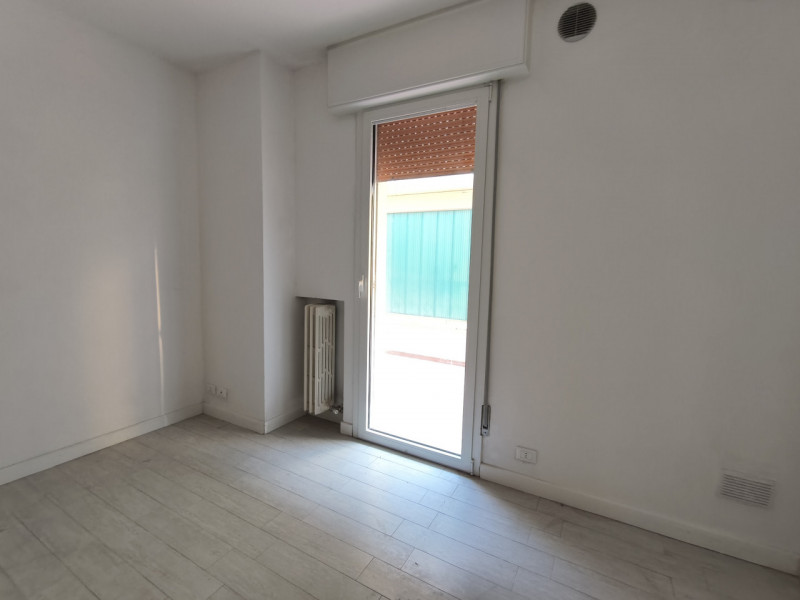 Proponiamo in affitto appartamento di circa 100 mq situato nel cuore di Montegrotto Terme, in pos...