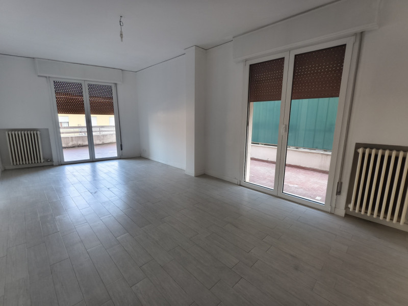 Proponiamo in affitto appartamento di circa 100 mq situato nel cuore di Montegrotto Terme, in pos...