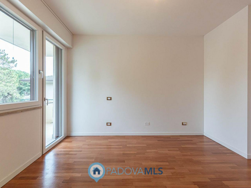 ELEGANTE APPARTAMENTO SITUATO NEL CENTRO DI ABANO TERME (PD)

Immobile in esclusiva al Gruppo Pad...