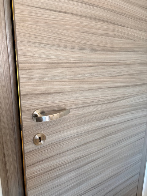 Appartamento in piccola palazzina (no ascensore) posto al 2° piano e con esposizione su 3 lati ( ...