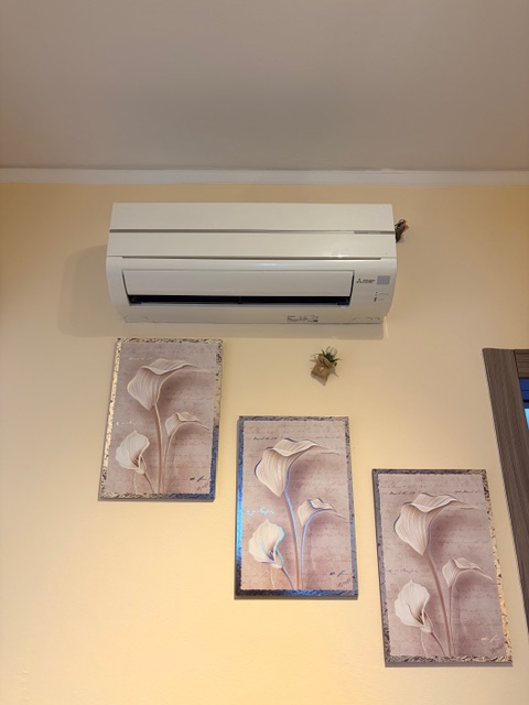 Appartamento in piccola palazzina (no ascensore) posto al 2° piano e con esposizione su 3 lati ( ...