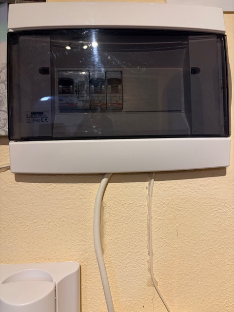 Appartamento in piccola palazzina (no ascensore) posto al 2° piano e con esposizione su 3 lati ( ...