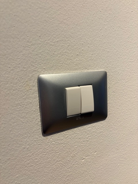 Appartamento in piccola palazzina (no ascensore) posto al 2° piano e con esposizione su 3 lati ( ...