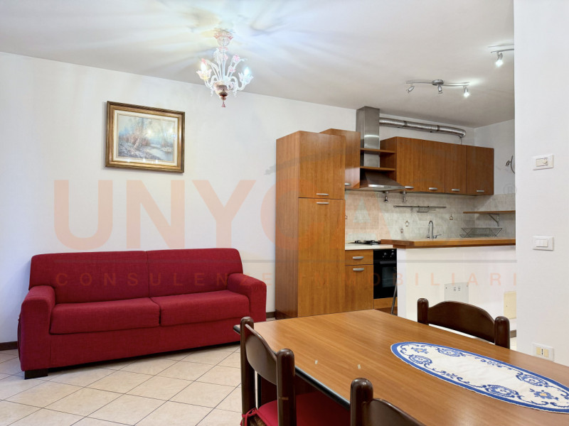 BASTIA DI ROVOLON: situato nella tranquilla e servita zona di Bastia, l'immobile si trova in una ...