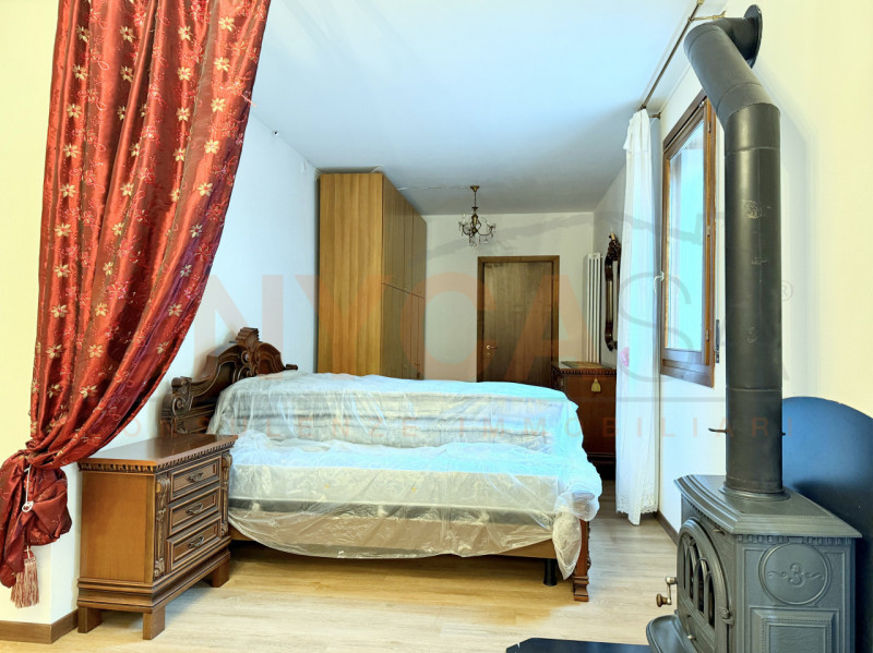 BASTIA DI ROVOLON: situato nella tranquilla e servita zona di Bastia, l'immobile si trova in una ...