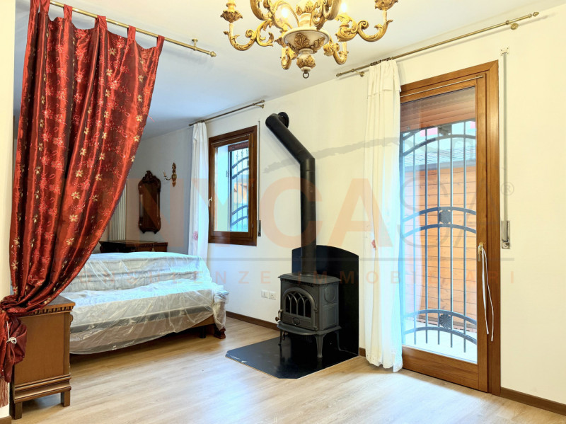 BASTIA DI ROVOLON: situato nella tranquilla e servita zona di Bastia, l'immobile si trova in una ...