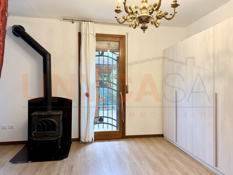 BASTIA DI ROVOLON: situato nella tranquilla e servita zona di Bastia, l'immobile si trova in una ...