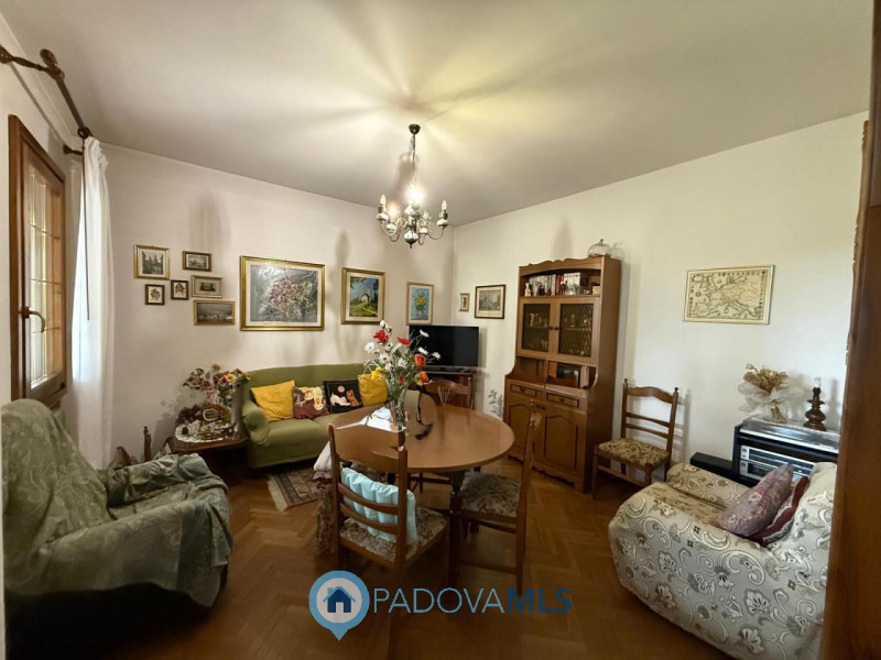 Casa singola - Via Roma, 303 - 28003 Veneto

Immobile in esclusiva al Gruppo Padova MLS

Albignas...