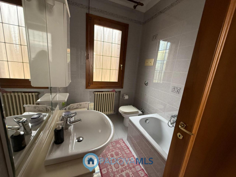 Casa singola - Via Roma, 303 - 28003 Veneto

Immobile in esclusiva al Gruppo Padova MLS

Albignas...