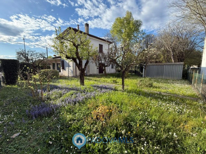 Casa singola - Via Roma, 303 - 28003 Veneto

Immobile in esclusiva al Gruppo Padova MLS

Albignas...