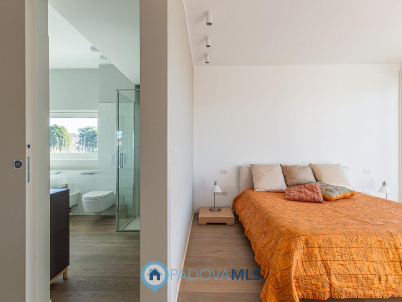 Immobile in esclusiva al Gruppo Padova MLS
Scopri questa magnifica villa moderna situata nel cuor...