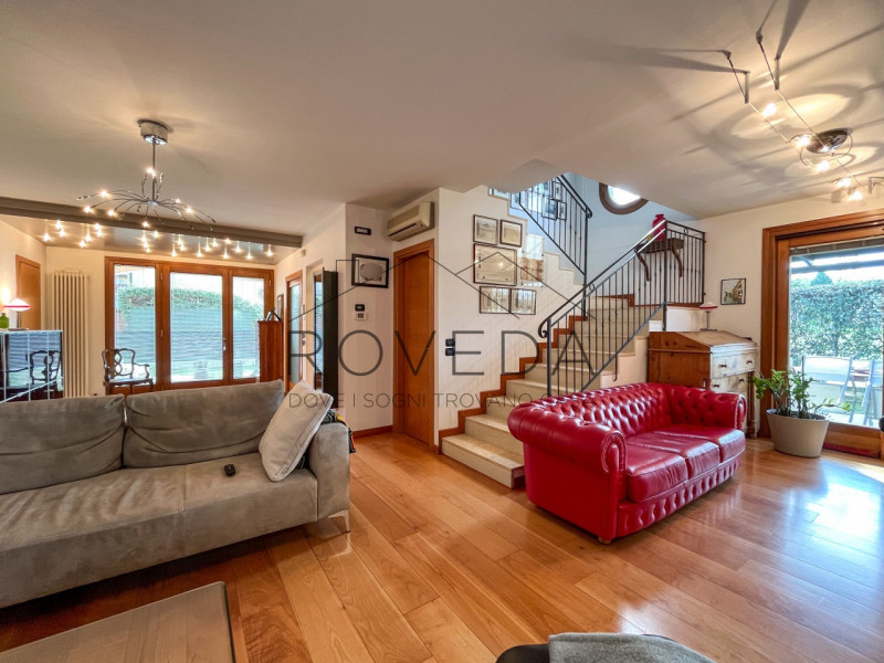 CASIER 

RIFERIMENTO: CR22

L'agenzia immobiliare Roveda ha il piacere di proporvi questa splendi...