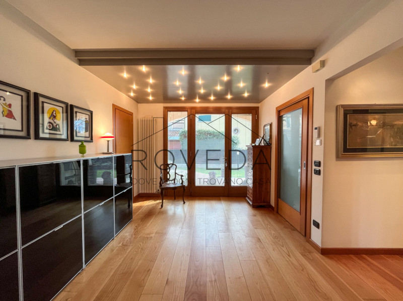 CASIER 

RIFERIMENTO: CR22

L'agenzia immobiliare Roveda ha il piacere di proporvi questa splendi...