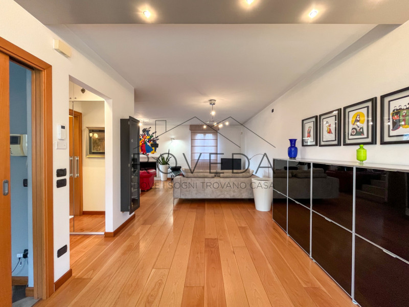 CASIER 

RIFERIMENTO: CR22

L'agenzia immobiliare Roveda ha il piacere di proporvi questa splendi...