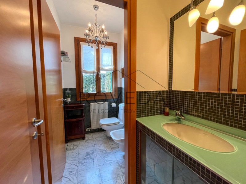 CASIER 

RIFERIMENTO: CR22

L'agenzia immobiliare Roveda ha il piacere di proporvi questa splendi...