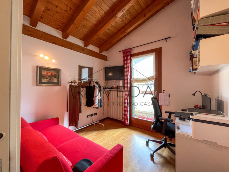 CASIER 

RIFERIMENTO: CR22

L'agenzia immobiliare Roveda ha il piacere di proporvi questa splendi...