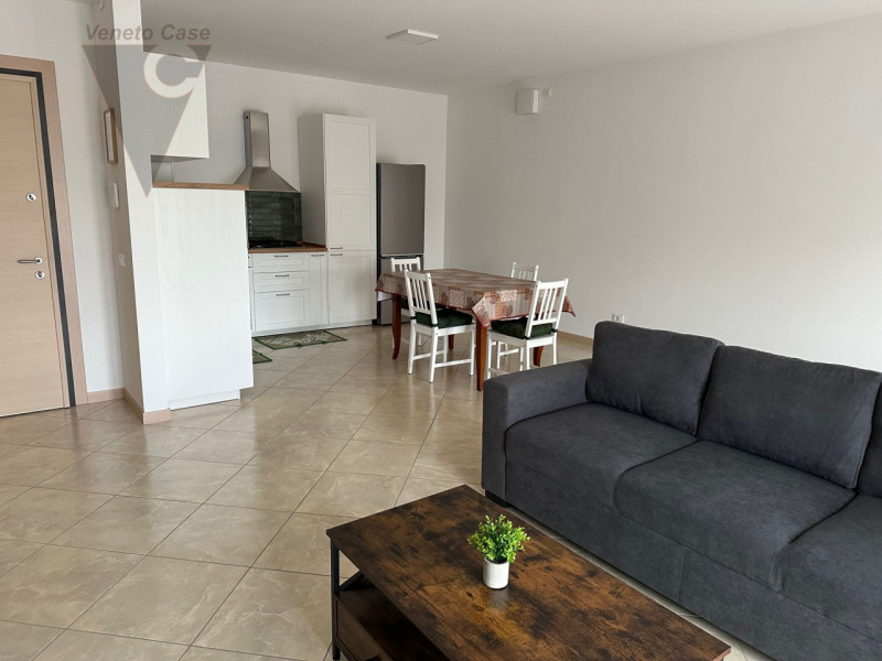 Legnaro (PD) - Affittasi stanza di 15mq a uso singola per studentessa su appartamento ristruttura...