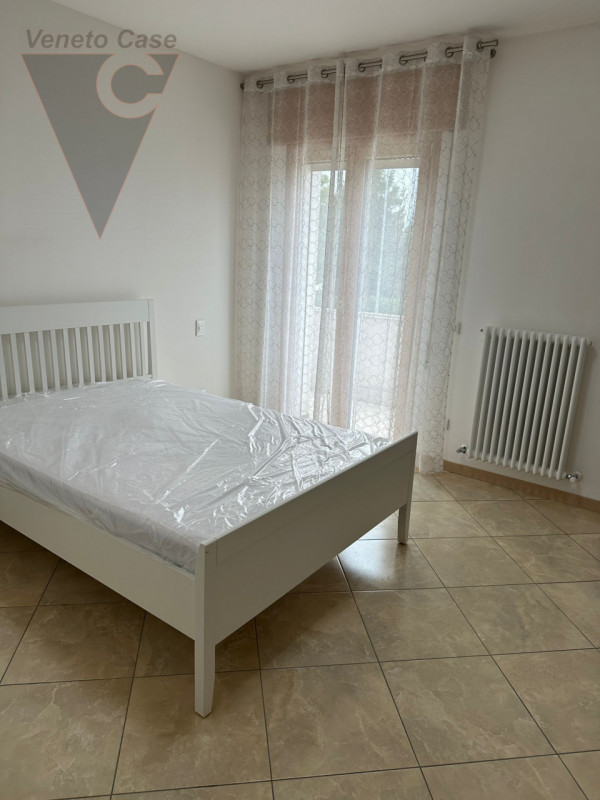 Legnaro (PD) - Affittasi stanza di 15mq a uso singola per studentessa su appartamento ristruttura...