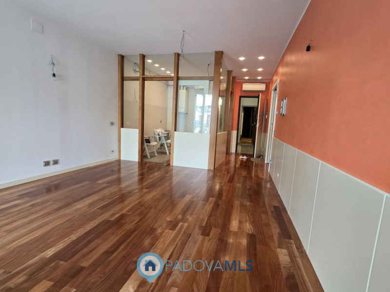 Immobile in esclusiva al Gruppo Padova MLS
Vendesi esclusivo appartamento di 90mq commerciali al ...