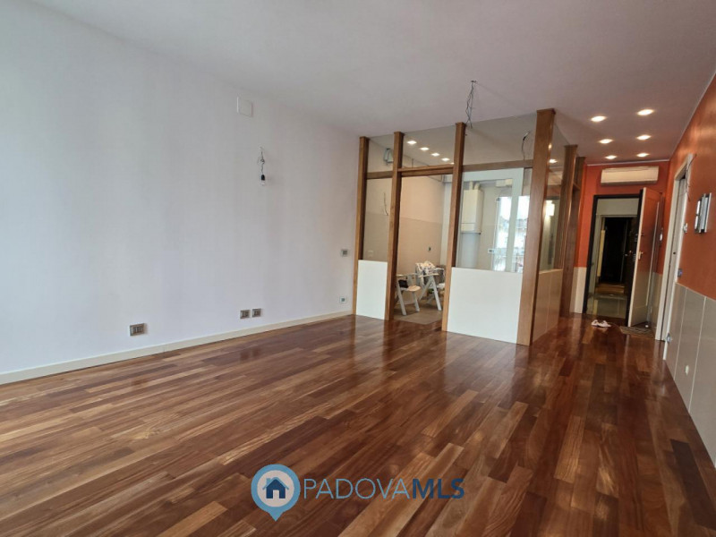 Immobile in esclusiva al Gruppo Padova MLS
Vendesi esclusivo appartamento di 90mq commerciali al ...